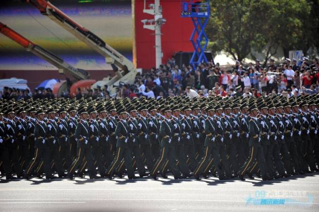 2015大阅兵徒步方队，荣耀与力量的展现，荣耀与力量的汇聚，2015大阅兵徒步方队风采展