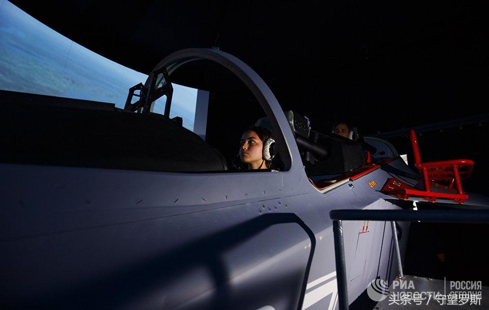 雅克-130教练机图片，探索航空教育的杰出工具，雅克-130教练机图片，航空教育领域的杰出工具探索之旅