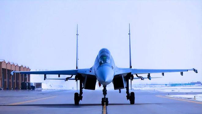 歼-16取得成功的背后，中国航空工业的骄傲与自豪，歼-16成功背后的中国航空工业骄傲与自豪时刻