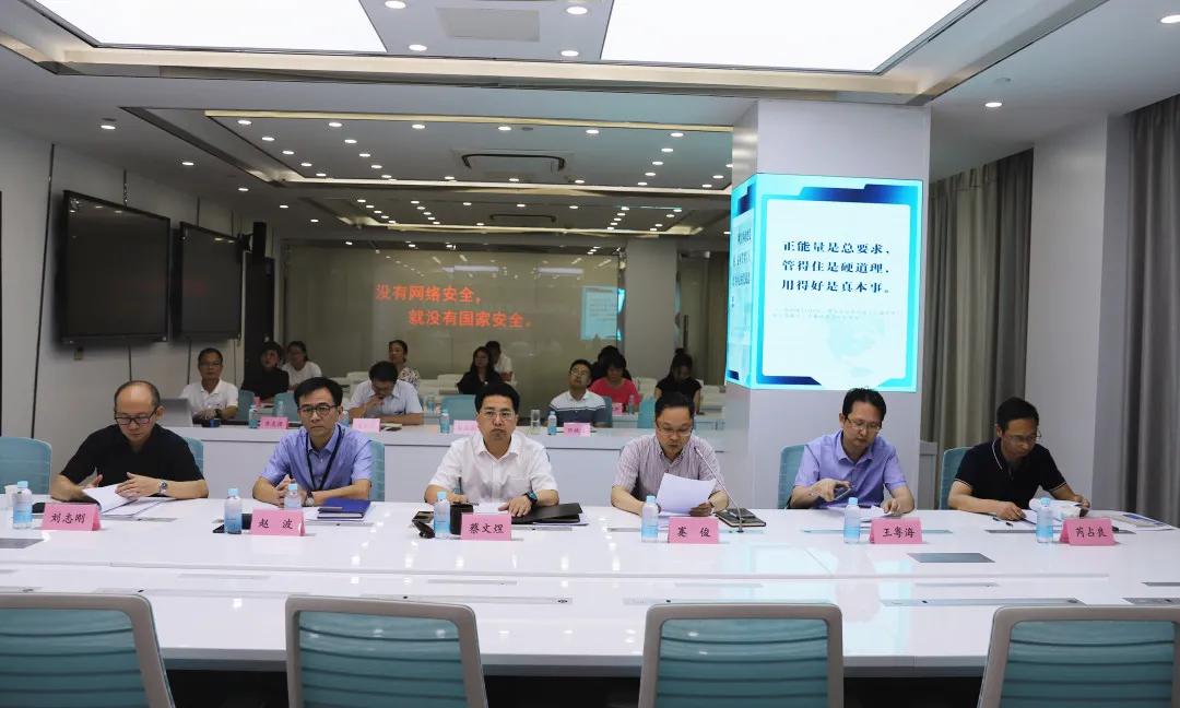 聚焦时事热点，解读十五篇新闻背后的故事，2020年回顾，回顾时事热点，解读十五篇新闻背后的故事，探索2020年风云变迁