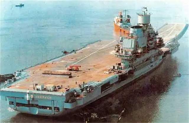 瓦良格号归国途中,历史与时代的交汇点,瓦良格号归国之旅,历史与时代的交汇点