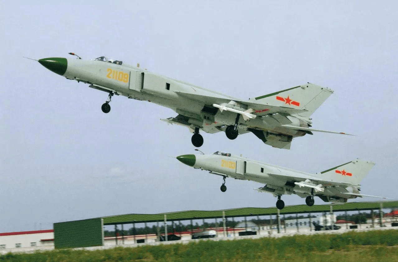 歼8服役,中国空军的重要里程碑,歼8服役,中国空军发展的重大里程碑