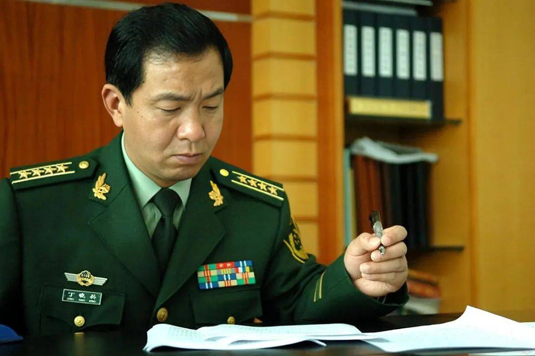 丁晓兵现在在哪里，一位英勇将领的当下轨迹，丁晓兵，英勇将领的当下轨迹揭秘