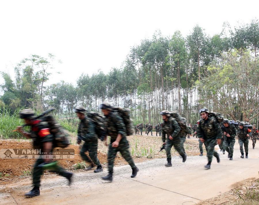老兵训练遇见新兵拉练,传承与启发的力量,老兵新兵交汇传承启发的力量,训练拉练中的传承与创新