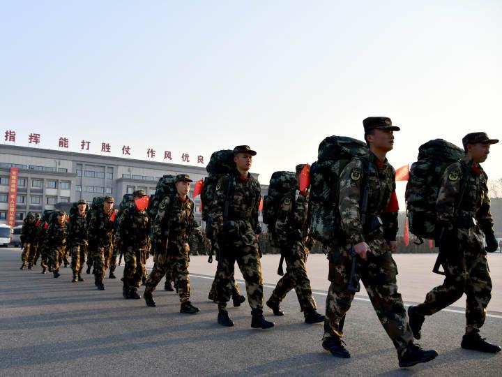 老兵训练遇见新兵拉练,传承与启发的力量,老兵新兵交汇传承启发的力量,训练拉练中的传承与创新