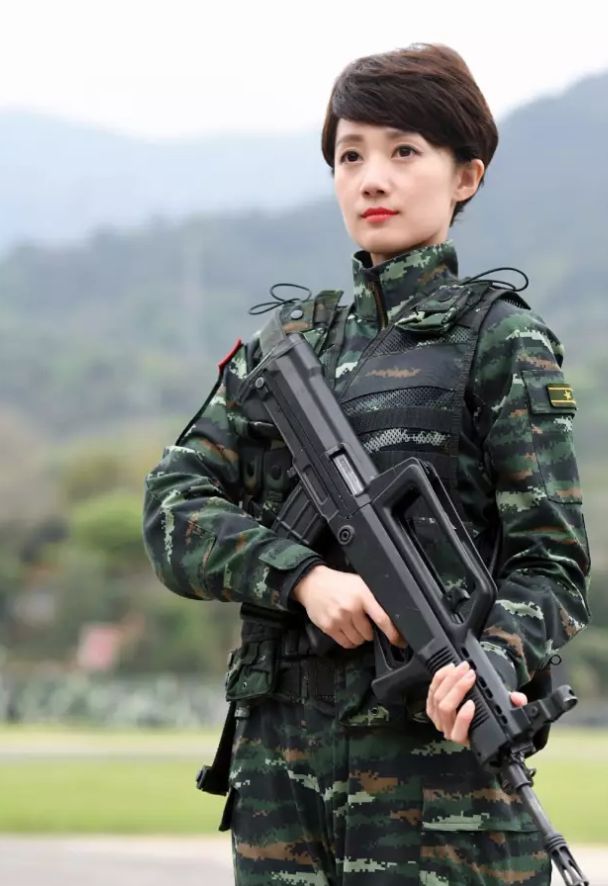 天下军事主持人的风采,揭秘神秘身份的背后,揭秘天下军事主持人神秘身份,展现其风采