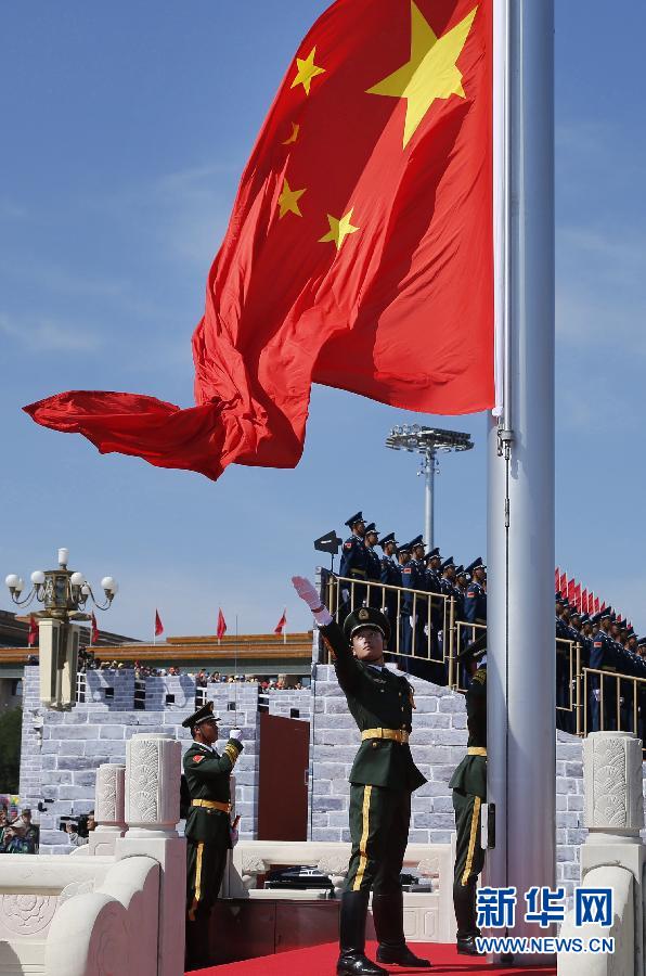 关于70周年大阅兵主持人的风采，一位引领时代的传媒巨匠，传媒巨匠展现风采，70周年大阅兵主持人瞩目瞬间