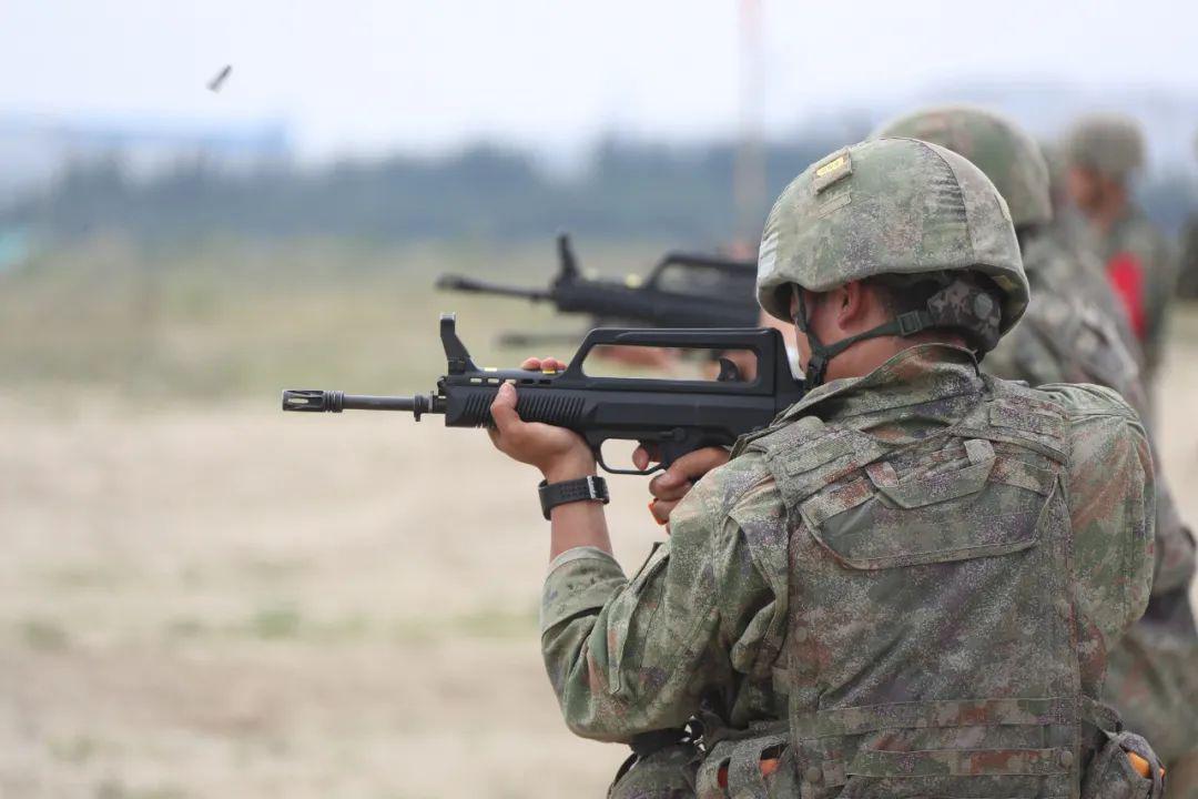 轻武器射击图片，探索军事射击的艺术与魅力，轻武器射击的艺术与魅力，军事射击图片探索