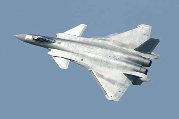 歼-20与F-22，究竟谁更强？，歼-20与F-22，谁主沉浮？空战实力大比拼！