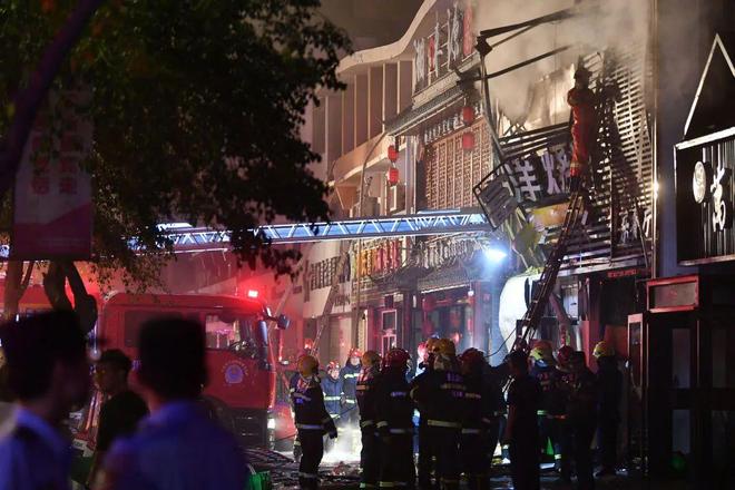 关于银川烧烤店爆炸事故新闻发布会的报道，银川烧烤店爆炸事故新闻发布会报道，事故原因及救援进展揭秘