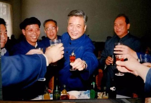 邓稼先与钱学森，两位科学家的研究方向及其影响，邓稼先与钱学森，两位科学家的研究方向及其深远影响