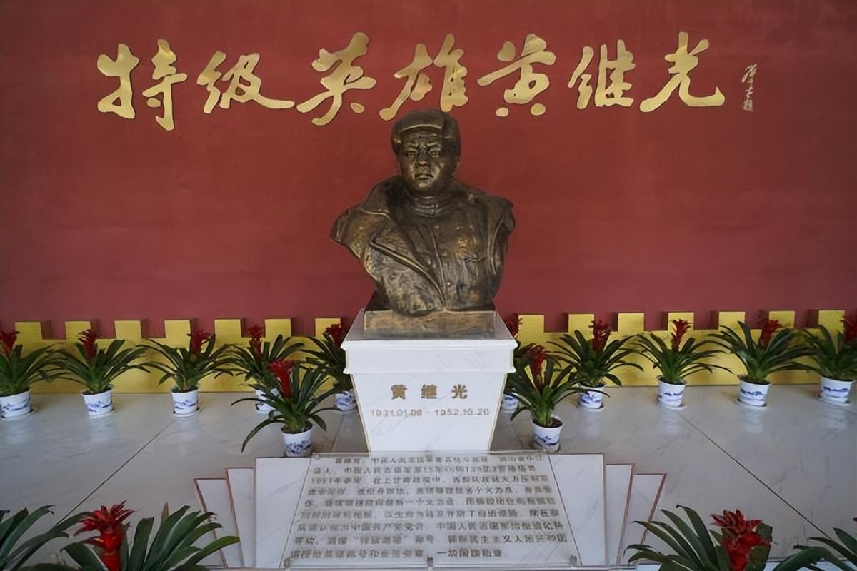 上甘岭战役中的英雄，谁舍身堵枪眼，上甘岭战役英雄，舍身堵枪眼的英勇战士