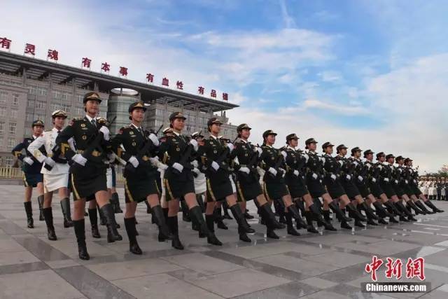 香港观礼团在2019阅兵中的独特体验与见证，香港观礼团在阅兵盛典中的独特见证与体验