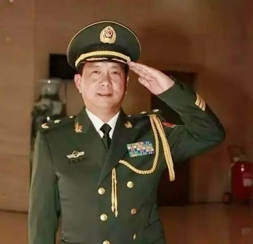 解放军英雄丁晓兵,英勇无畏的战士,时代的楷模,解放军英雄丁晓兵,英勇战士,时代楷模