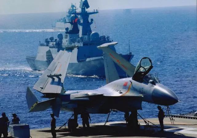中国海军第二代舰载机，新时代的海空卫士，中国海军第二代舰载机，新时代的海空守护神