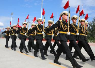 阅兵方阵，展现国家力量的英语风采，阅兵方阵展现国家力量的英语风采风采展露