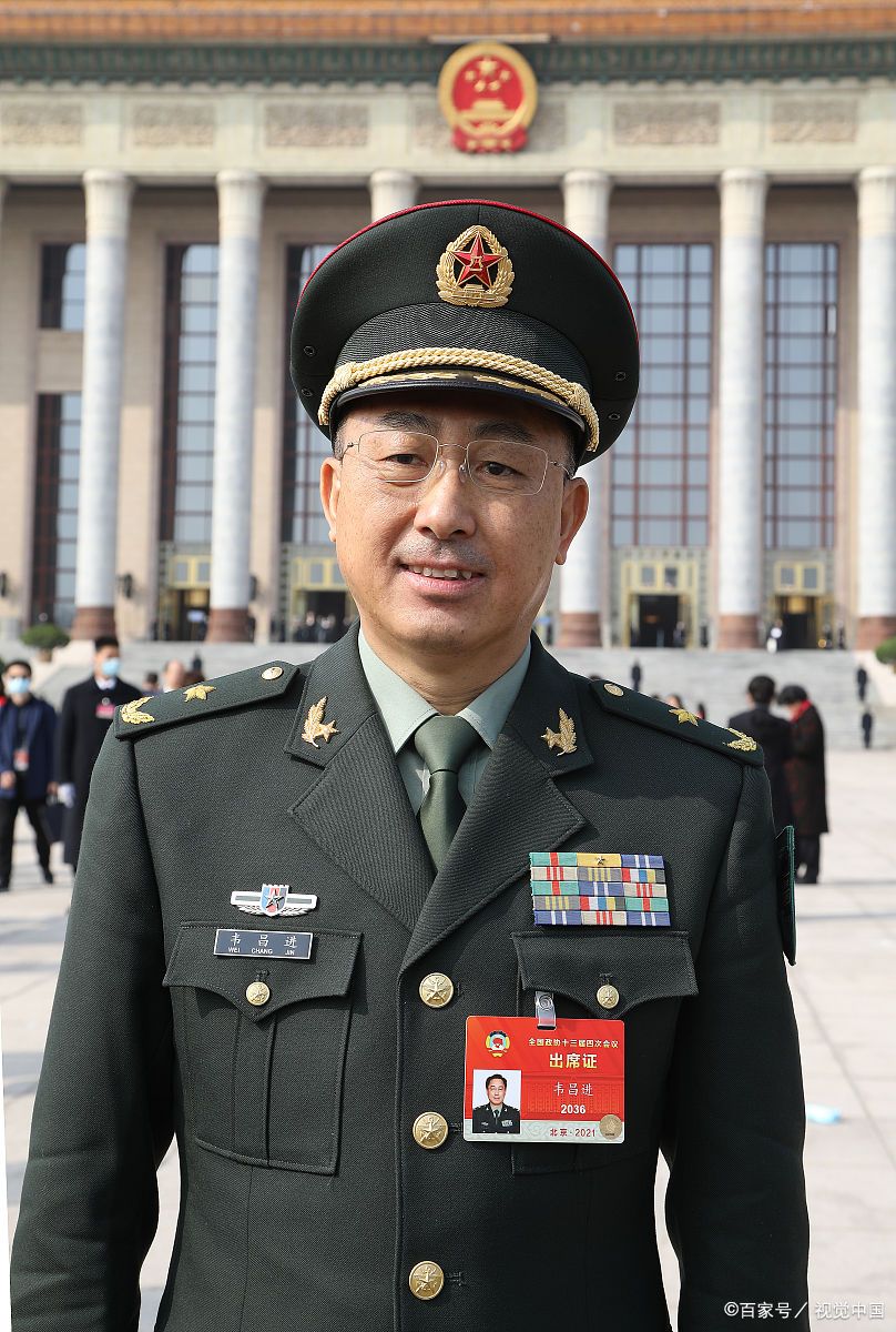 集团军军长和司令员谁大，职责与权力的比较，集团军军长与司令员的职责与权力对比，谁更大？
