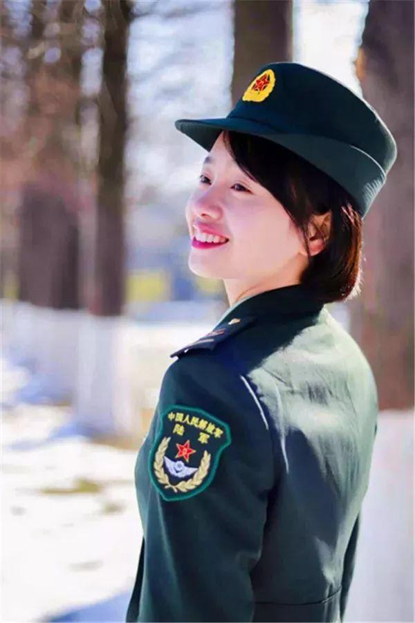 中国女兵穿的鞋，时尚与力量的完美结合，中国女兵鞋履，时尚与力量的完美融合