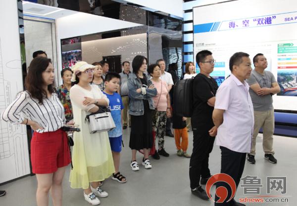 台媒关注山东舰与辽宁舰驶出基地，揭示中国海军力量的新动向，山东舰与辽宁舰动态揭示中国海军力量的新动向