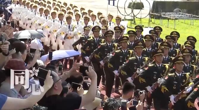 解放军进驻香港，历史时刻的见证，解放军进驻香港，历史时刻的庄严见证