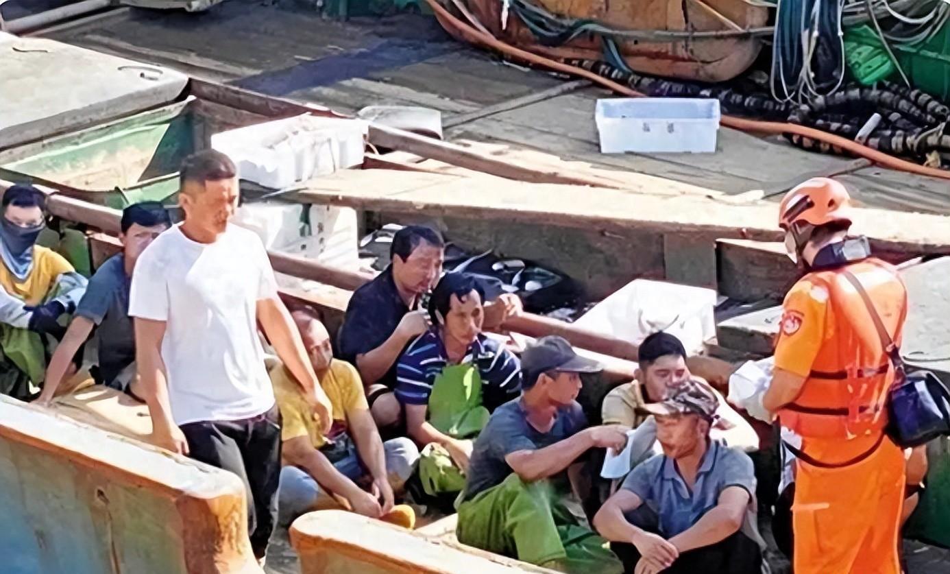 美航母穿越台湾海峡,地区安全局势的新动态,美航母穿越台湾海峡,地区安全局势紧张升级
