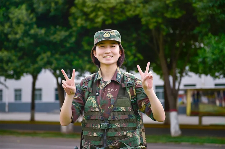 火箭军女兵军服图片，展现新时代女性的风采与力量，火箭军女兵军装风采，新时代女性的力量与风采展现