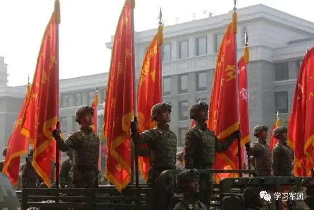 阅兵战旗方队中的多彩旗帜,阅兵战旗方队中的多彩旗帜展示风采