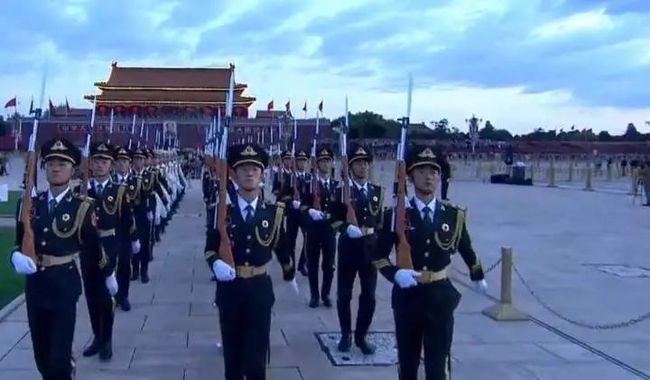 三军仪仗队升国旗仪式，荣耀与庄严的象征，三军仪仗队升国旗仪式，荣耀与庄严的国礼典范