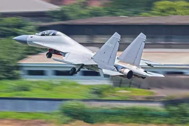 歼-16，中国新一代空中力量的杰出代表机型，歼-16，中国新一代空中力量的璀璨明星机型