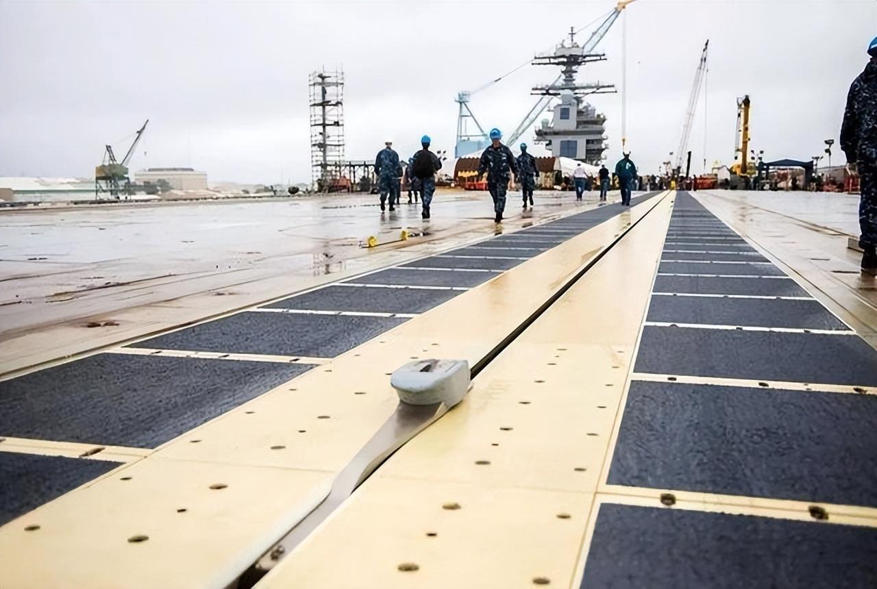 福建舰航母的长度与宽度，揭示中国海军新力量的神秘面纱，福建舰航母尺寸揭秘，新力量展现中国海军的雄壮风采