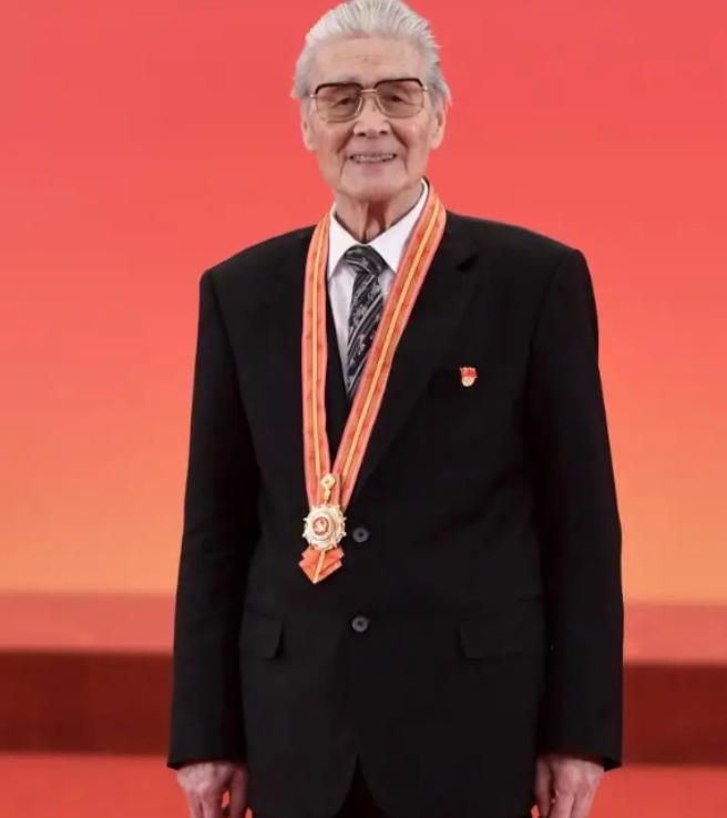荣耀之路,记2022年级勋章获得者,荣耀之路,记2022年级勋章荣耀时刻