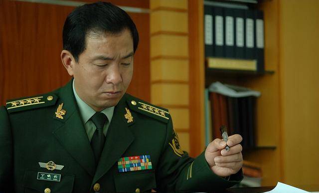 丁晓兵专访,坚韧不拔的军旅人生,丁晓兵专访,坚韧军旅人生的写照