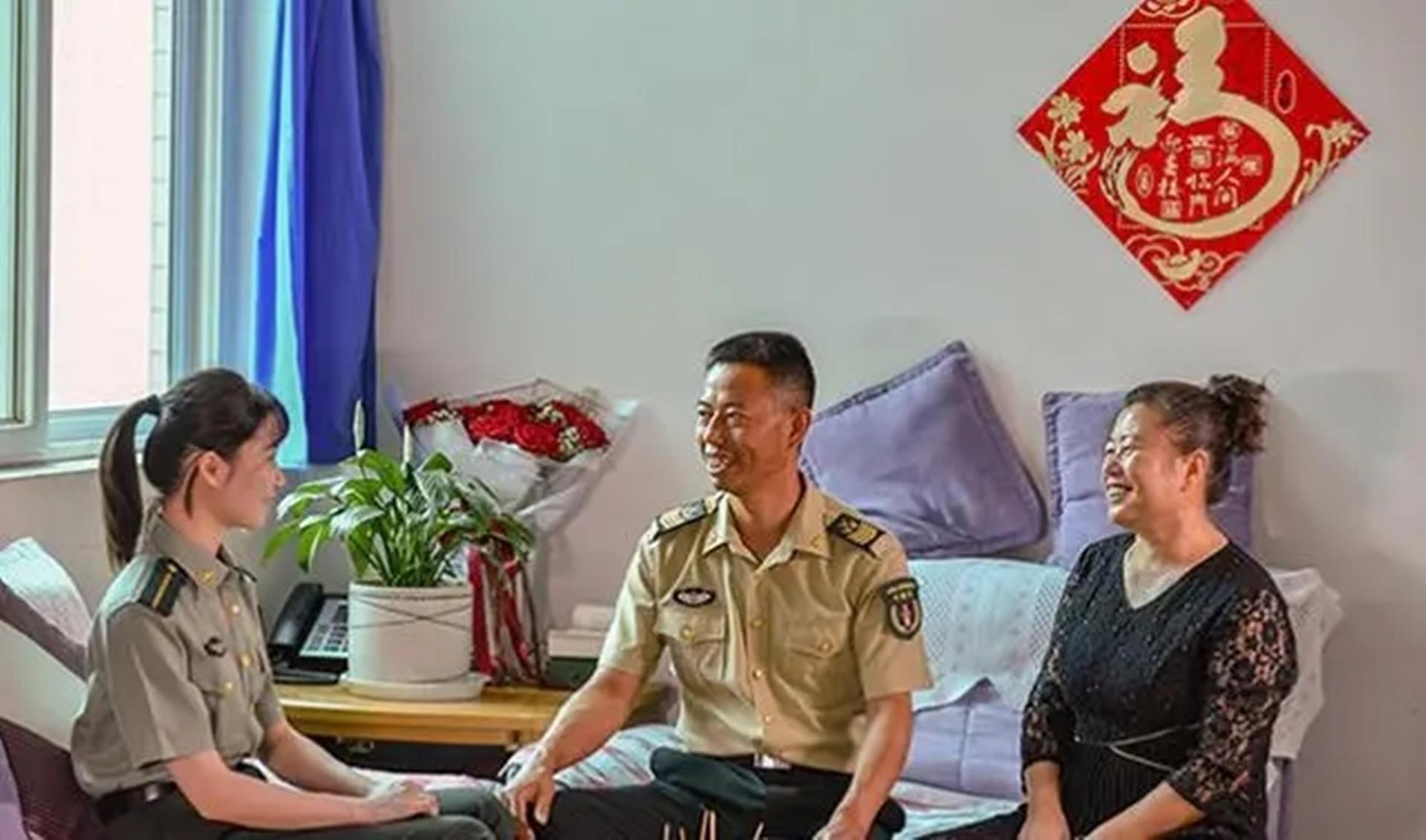 中国人民解放军火箭军军服，荣耀与力量的象征，中国人民解放军火箭军军服，荣耀与力量的标志