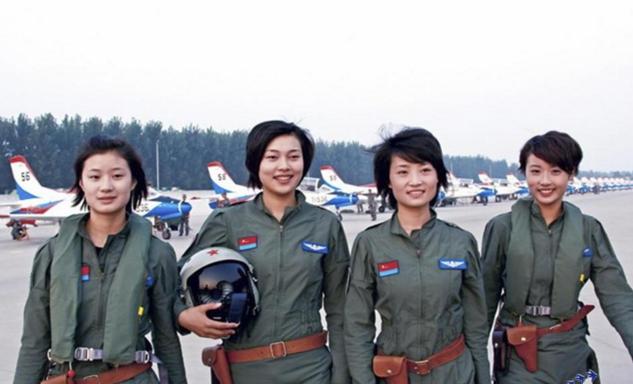 余旭驾驶歼-10战斗机,蓝天之上的英勇翱翔,余旭驾驶歼-10英勇翱翔蓝天之上