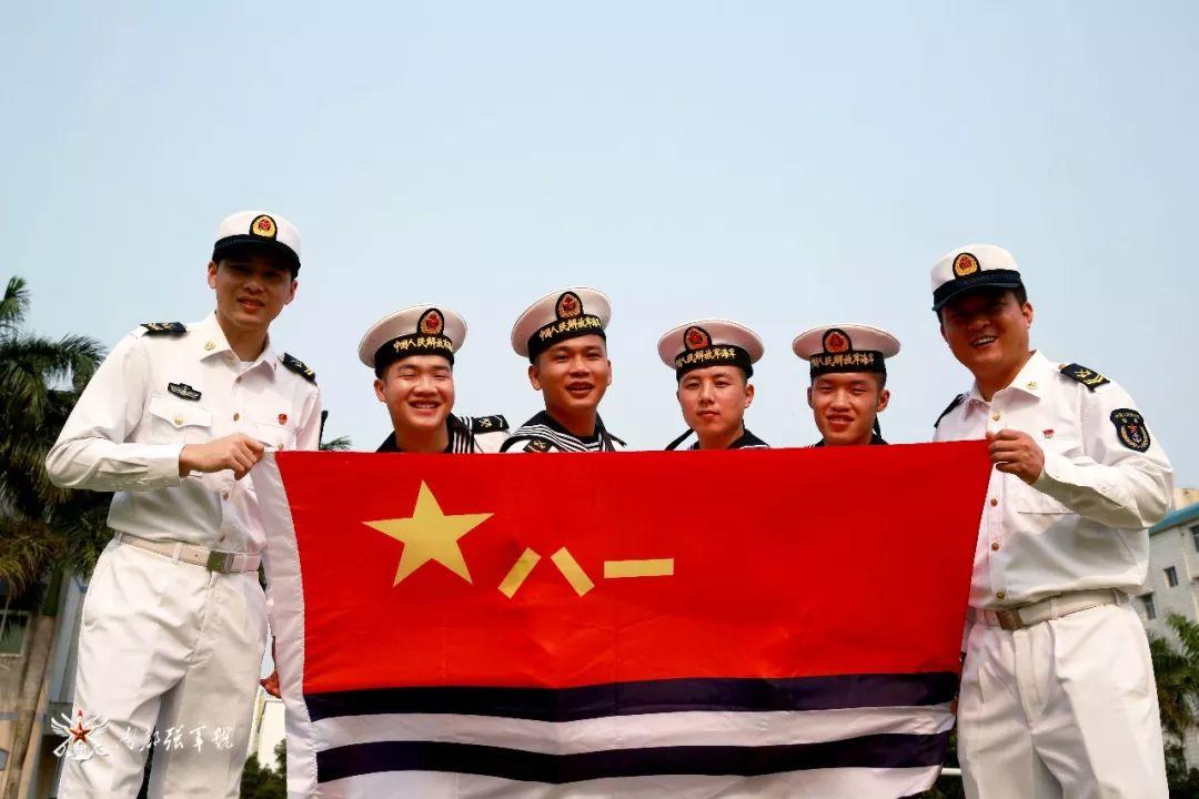 致敬英勇无畏的中国海军,深深的祝福与崇高的敬意,致敬英勇无畏的中国海军,深深的祝福与无尽的敬意