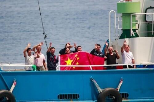亚丁湾护航渔船,守护海洋安全的勇者之路,亚丁湾护航之旅,勇者守护海洋安全之路