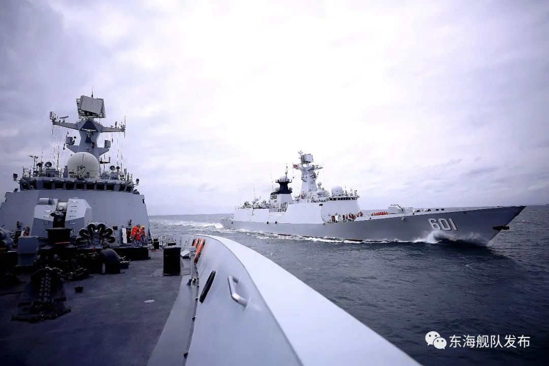东部战区多型舰艇亮剑东海,展示力量与决心,东部战区多型舰艇东海亮剑,展示强大实力与决心