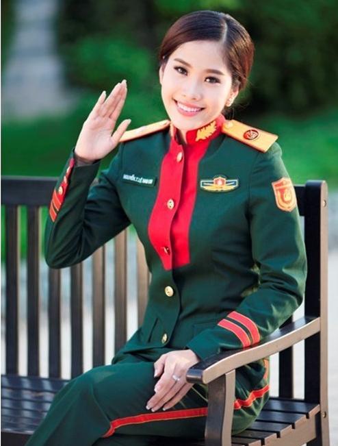 越南反击战中的中国女兵照片,历史的见证与时代的印记,中国女兵在越南反击战中的历史见证与时代印记