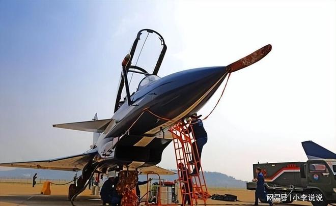 歼-10展翅千里,跨越7000公里的壮志凌云,歼-10壮志凌云,跨越七千公里的空中传奇