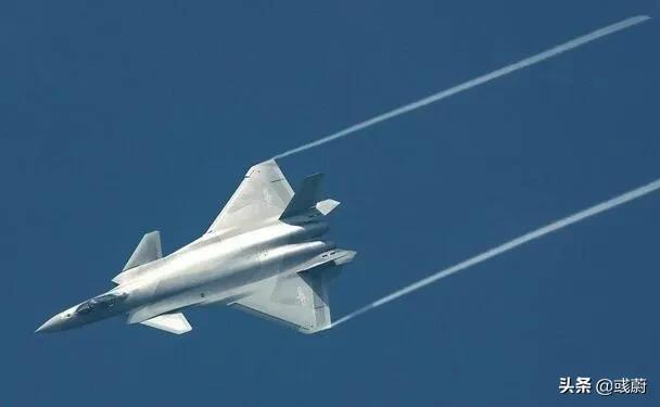 歼击机-20的腹鳍设计,解读其独特功能与优势,歼击机-20腹鳍设计解读,独特功能与优势分析