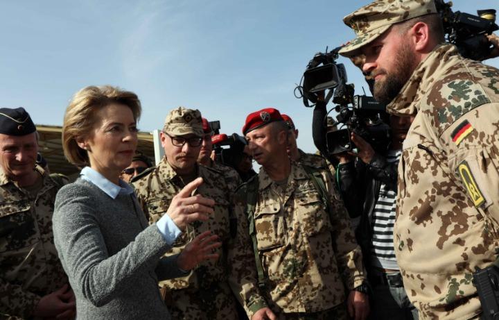 伊拉克军人的坚韧与奉献,伊拉克军人的坚韧精神与无私奉献