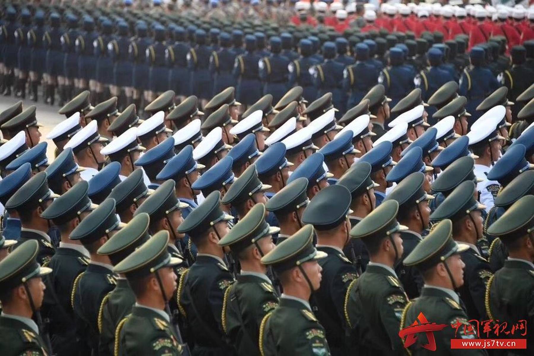 阅兵方阵里的荣耀与力量，阅兵方阵展现荣耀与力量