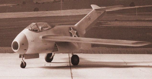 Me262战斗机与米格9战斗机的巅峰对决,Me262战斗机与米格9战斗机的巅峰对决,空中霸主之争