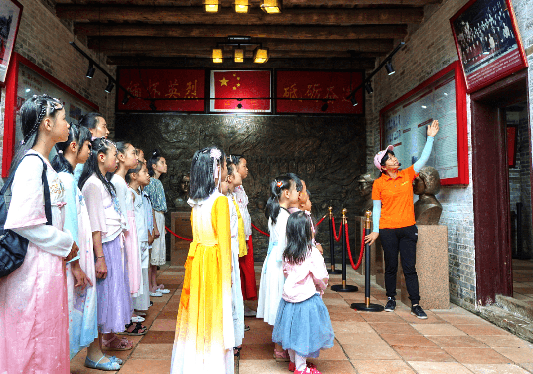 肖思远英雄事迹,无畏前行,铸就时代荣光,肖思远无畏前行,铸就时代荣光,英雄事迹传颂不朽